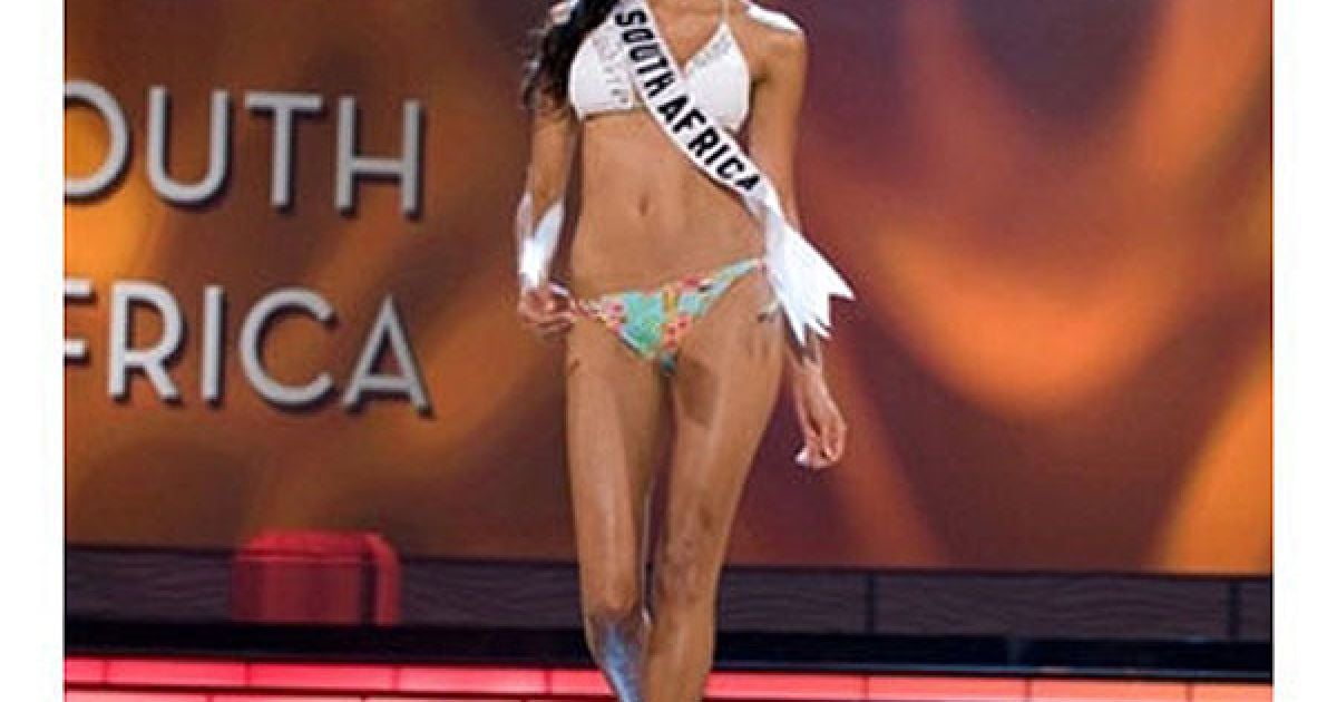 5 липня 1946 року французький модельєр  на показі в Парижі вперше представив купальник-бікіні.