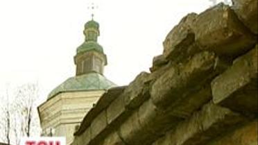 В Києво-Печерському заповіднику обвалилася стіна