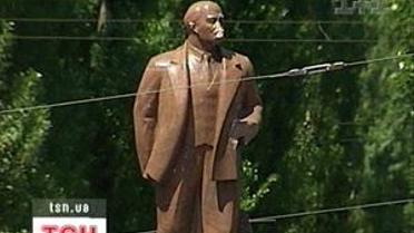 Про понівечений пам’ятник Леніну