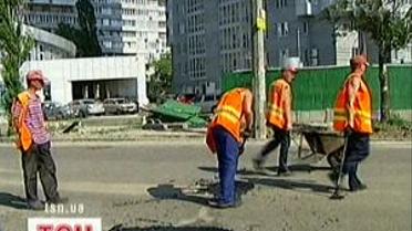 Бізнесмен випав з вікна під час обшуку