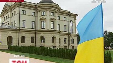 Подарунки до повноліття держави