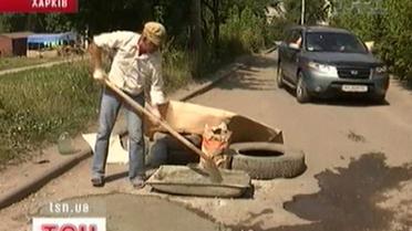 Харківські водії скидаються на дорогу