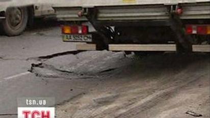 Що руйнує українські дороги