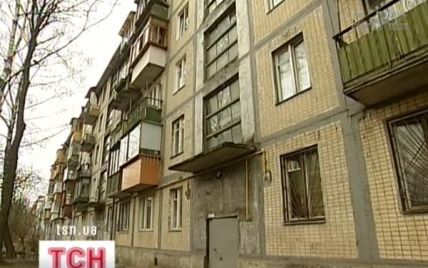 У Києві продаються квартири по 15 тисяч доларів з пенсіонером в придачу