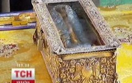 Храму на Донбасі бізнесмен подарував мощі 30-ти найшанованіших святих