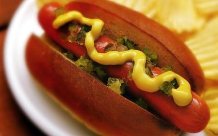 Американець з'їв 62 хот-дога за 10 хвилин на честь Дня незалежності США