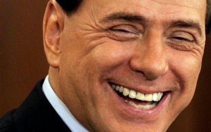 Берлусконі приліпив античній статуї пеніс
