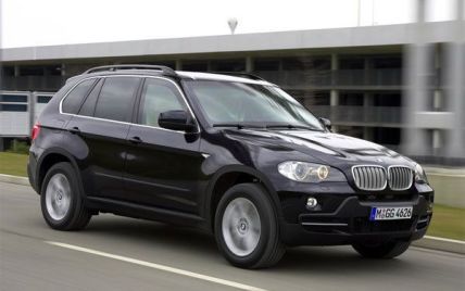 Кабмін купив чиновнику BMW X5 за 800 тисяч гривень