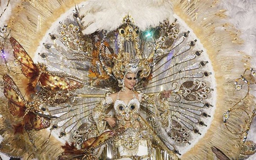 Королева карнавалу Санта-Крус де Тенеріфе 2011. / © AFP