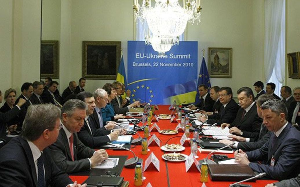 За результатами чотирнадцятого Саміту Україна &ndash; Європейський Союз відбулася церемонія підписання двостороннього документу. / © President.gov.ua