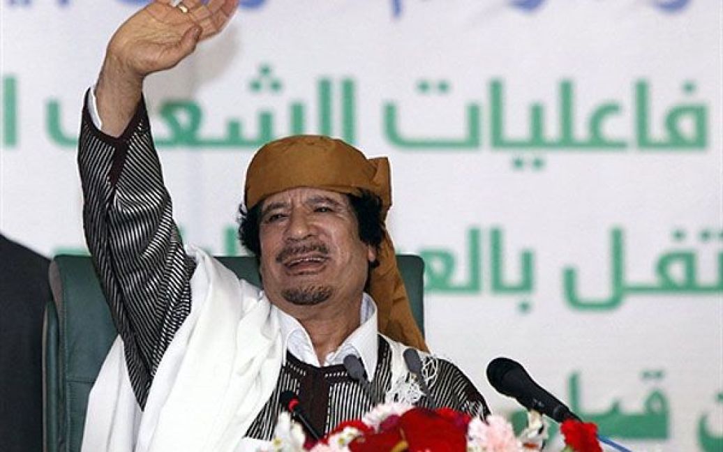 Це телезвернення Каддафі стало вже третім з початку лівійськой кризи, в ході якой, за неофіційними даними, загинули майже дві тисячі людей. / © AFP