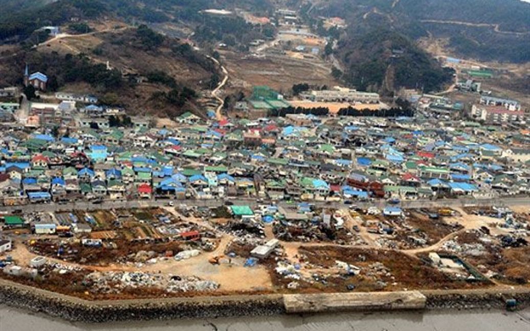В результаті артилерійського обстрілу острова Енпхендо загинули четверо громадян Республіки Корея, в тому числі двоє військових, 18 осіб отримали поранення / © AFP