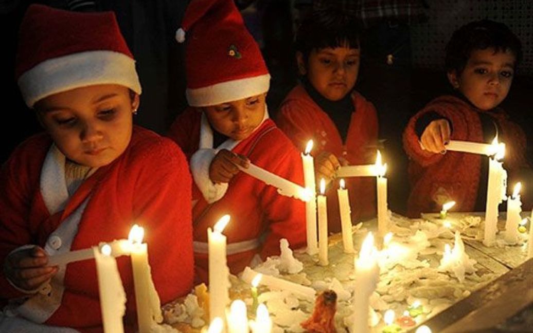 Індія, Амрітсар. 25 грудня римо-католики, більшість протестантів і представники деяких православних конфесій святкують Різдво. / © AFP