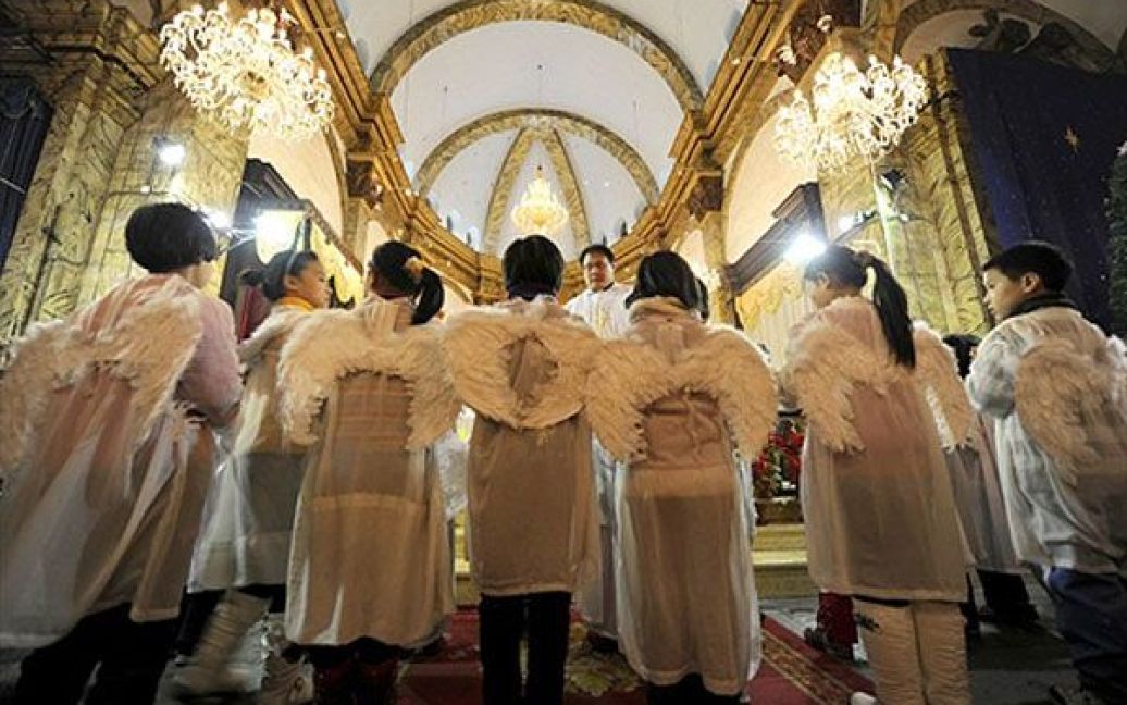 Китай, Пекін. 25 грудня римо-католики, більшість протестантів і представники деяких православних конфесій святкують Різдво. / © AFP