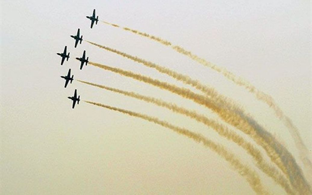 Виступ пакистанської пілотажної групи на винищувачах Xiao Long FC-1 / © AFP