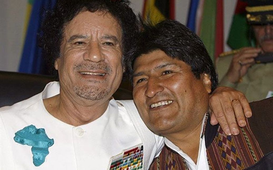 Муаммар Каддафі та президент Болівії Ево Моралес. 2006 рік. / © AFP