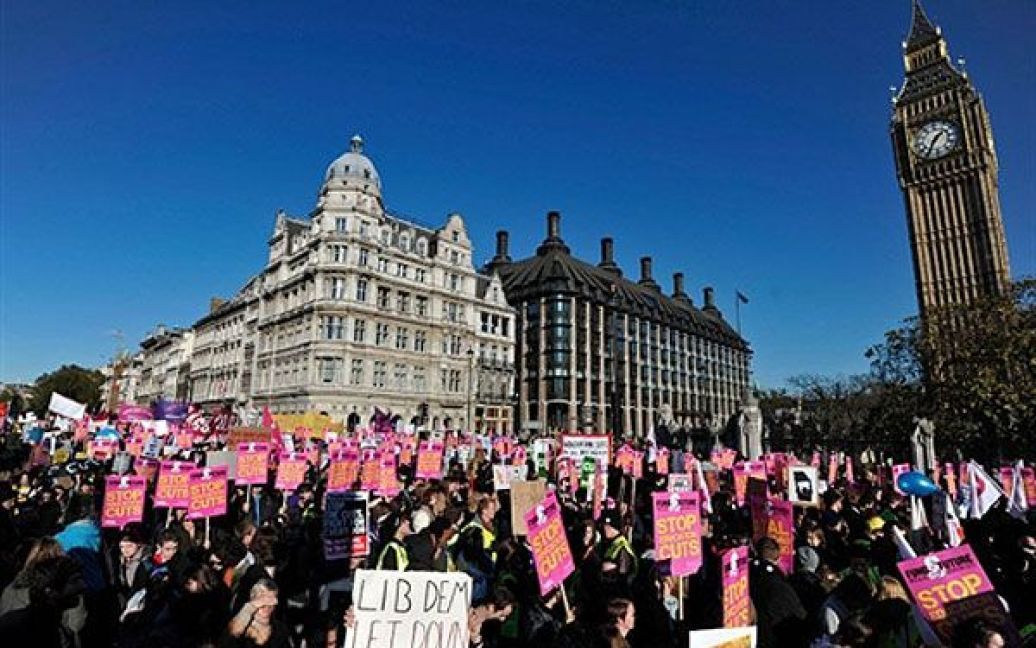 В Лондоні пройшла масова акція студентів, які виступили проти планів уряду підвищити вартість освіти в Англії. / © AFP