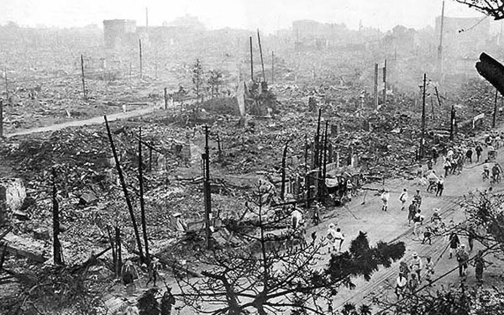 1 вересня 1923, Токіо-Йокохама, Японія, 8,3 балів. Великий землетрус Канто: за дві доби сталося 356 підземних поштовхів. Висота цунамі досягла 12 метрів. Загинуло майже 143 тисячі осіб. / © bigpicture.ru