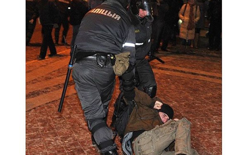 Близько 600 учасників мітингів опозиції, які пройшли у Мінську, були затримані та засуджені до адміністративних арештів. / © AFP