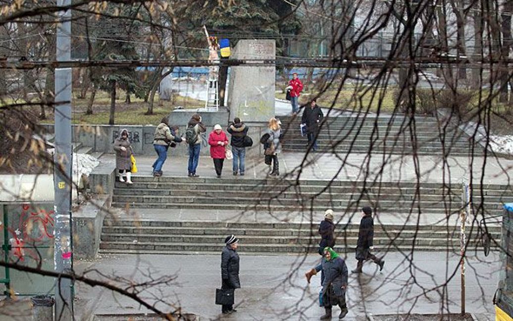 Активістка жіночого руху FEMEN в образі "Батьківщини-мачухи" під час моно-мітингу в центрі Києва. / © Жіночий рух FEMEN