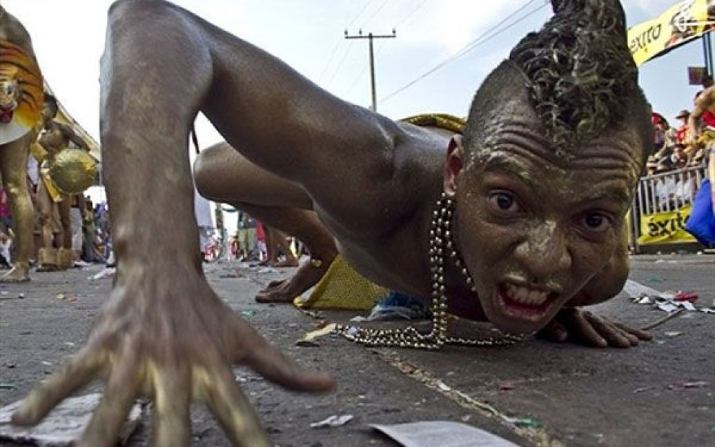 Колумбія, Баранкілья. Учасник Баранкільського карнавалу, який був оголошений шедевром усної та нематеріальної спадщини людства ЮНЕСКО у 2003 році. / © AFP