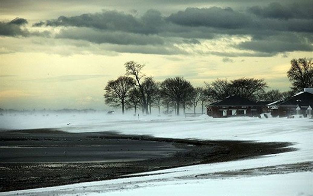 США, Вестпорт, штат Коннектикут. Пляж перед початком заметілі. Більша частина північного сходу Сполучених Штатів потерпає від морозів, хуртовини і снігопадів. / © AFP