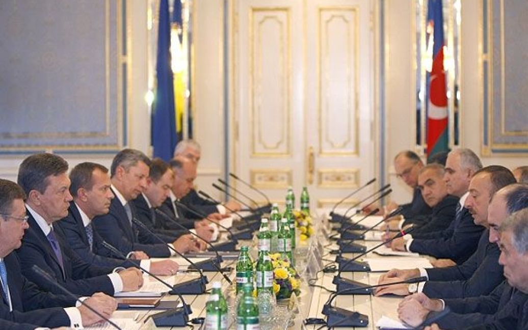 Під час зустрічі Янукович і Алієв обговорили питання активізації подальшого українсько-азербайджанського діалогу на вищому рівні. / © President.gov.ua