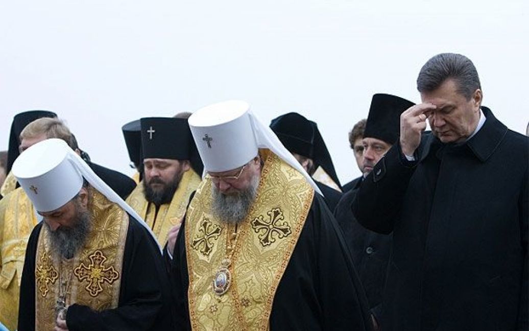 Перед початком молебню Митрополит Володимир подякував Богові за його милість... / © President.gov.ua