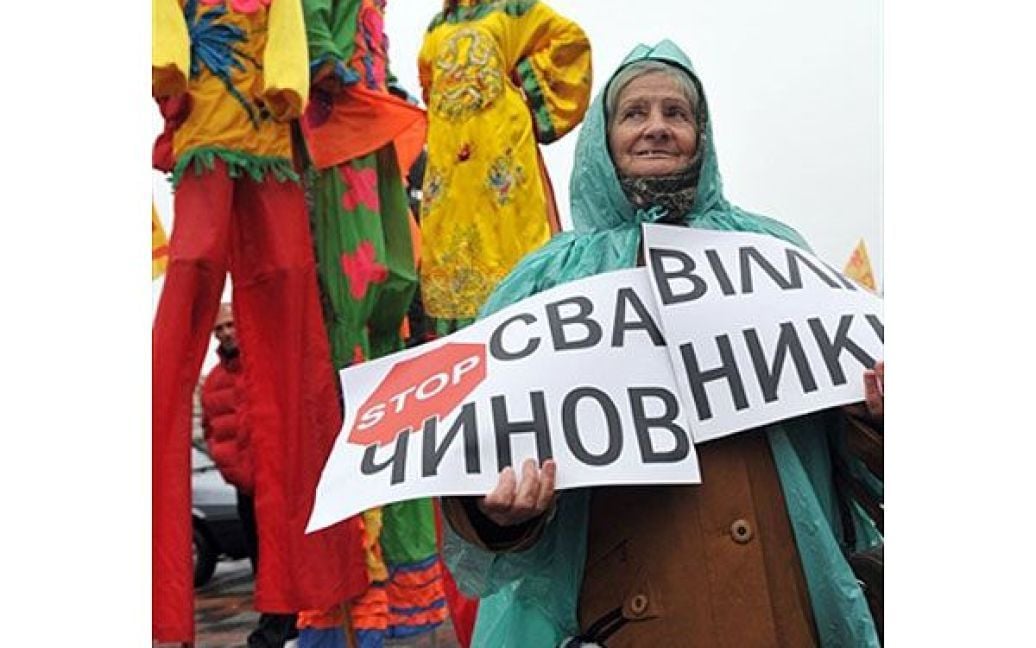 Учасники мітингу протестували проти введення нових норм, зафіксованих у Податковому та Митному кодексах, що унеможливлюють існування секонд-хенду в Україні. / © AFP