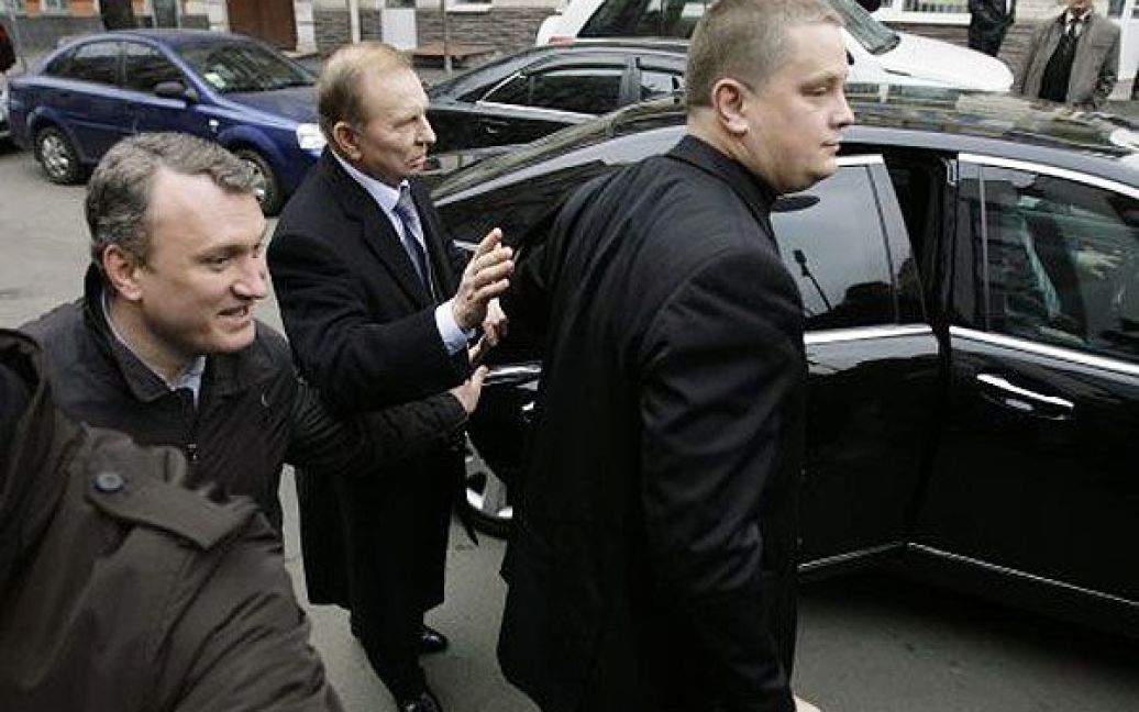 Екс-президента викликали на допит, як підозрюваного у причетності до вбивства журналіста Георгія Гонгадзе. / © УНІАН