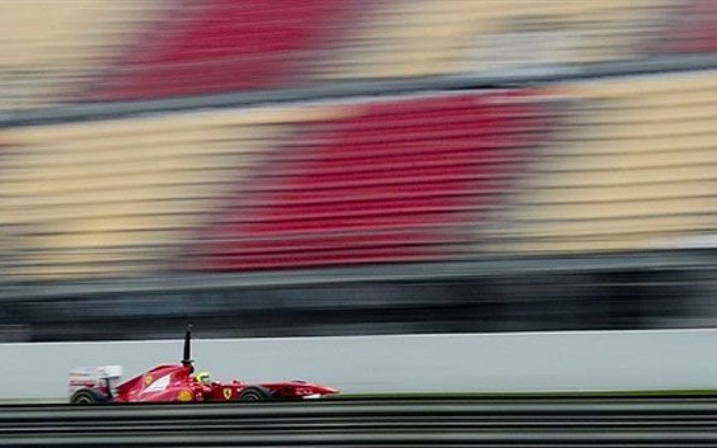 Іспанія, Монтмело. Бразильський гонщик компанії Ferrari Феліпе Маса готуєьтся до гонки на треку в Монтмело. / © AFP