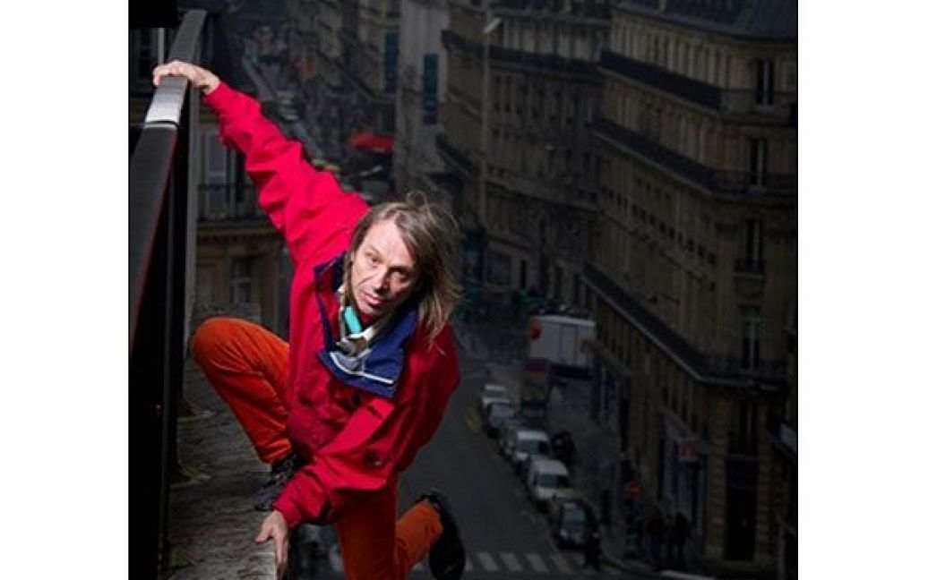 Франція, Париж. Французький альпініст Ален Робер, на прізвисько "Людина-павук", почав свої "сходження" у віці 11 років і підкорив більше 60 будинків по всьому світу. / © AFP