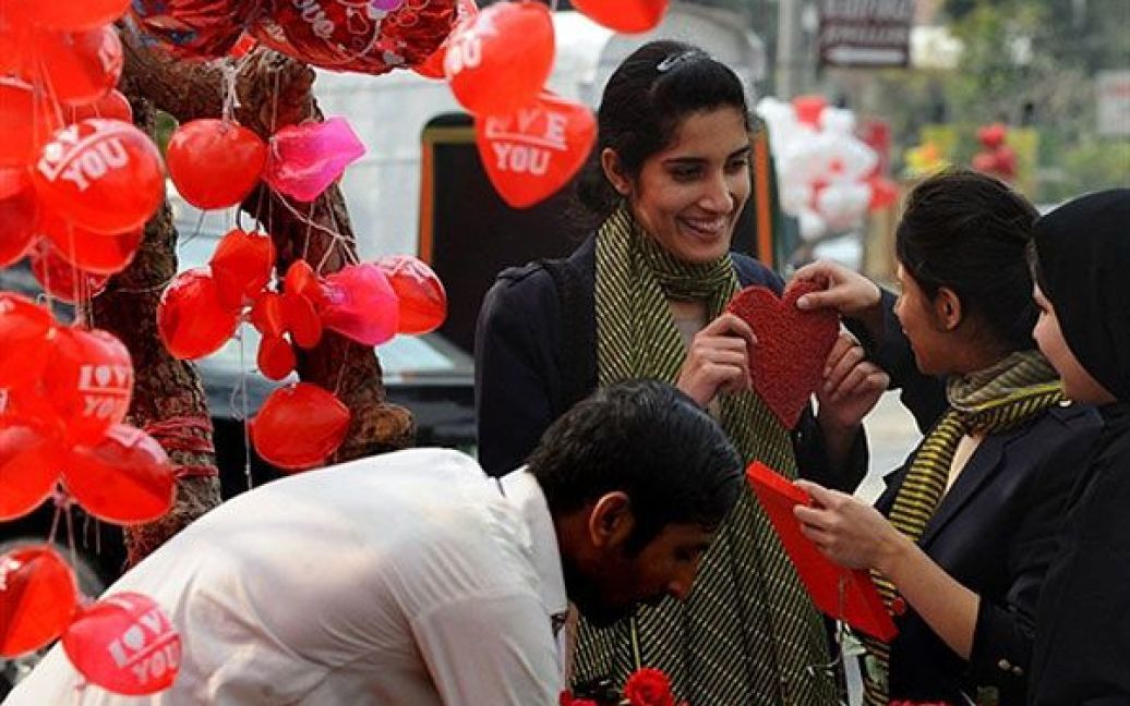 14 лютого закохані у всьому світі святкують День святого Валентина. / © AFP