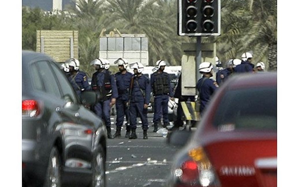 До столиці Бахрейну Манами влада ввела армійські підрозділи. / © AFP