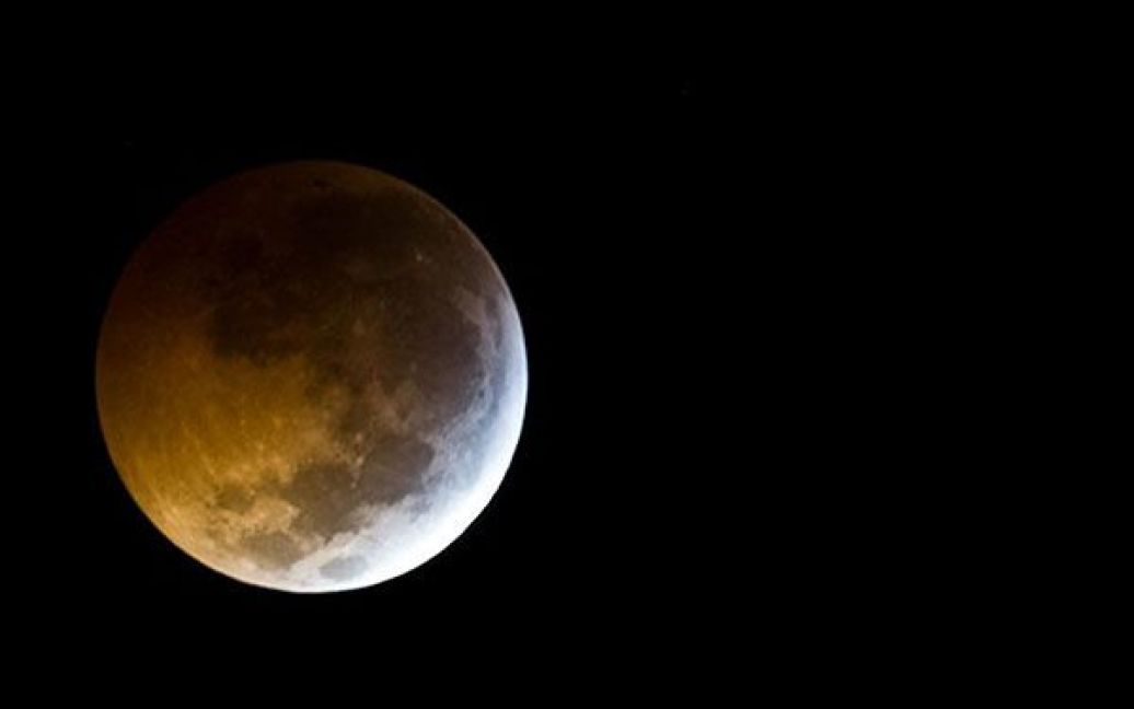 Останнє у 2010 році зимове сонцестояння співпало із повним місячним затемненням вперше за останні 456 років. / © AFP