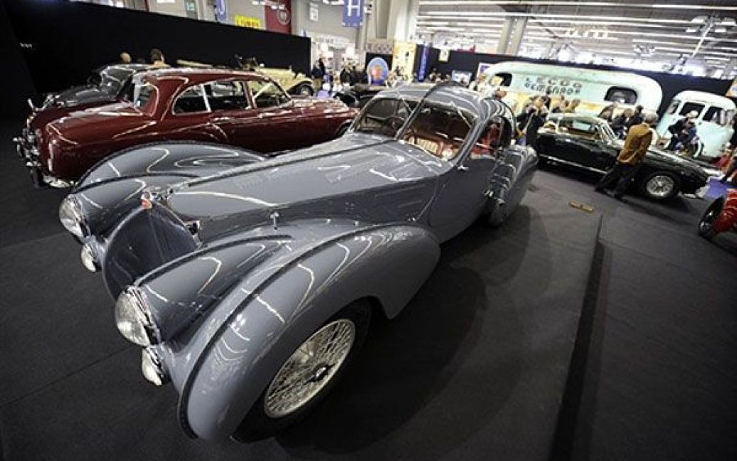 Стенд старовинних автомобілів Bugatti / © AFP