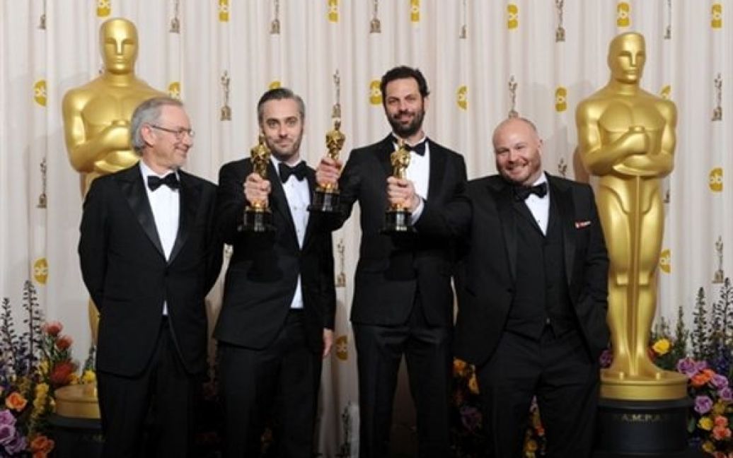 Режисер Стівен Спілберг та продюсери фільму "Король каже", який назвали найкращим фільмом 2010 року / © AFP