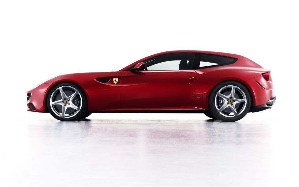 Італійський виробник суперкарів Ferrari представив першу повнопривідну модель FF - або Ferrari Four. / © autoblog.com