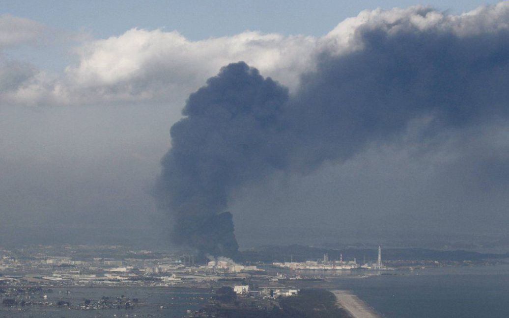На четвертому енергоблоці аварійної АЕС "Фукусіма" у басейні для відпрацьованого ядерного палива закипіла вода. / © yahoo.news