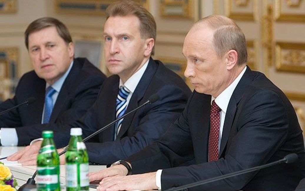 Російський прем&#039;єр-міністр не жартував, не посміхався, розмовляв мало, відмовився від вечері й у поспіху відбув додому. / © President.gov.ua