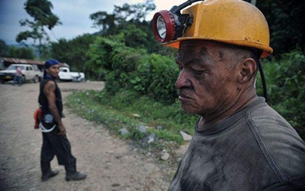 Колумбія, Сардіната. Шахтар Марко Ауреліо Салас, який вижив під час вибуху на вугільній шахті "La Preciosa", розташованій у департаменті Норте-де-Сантандер. П&#039;ятеро людей загинули, шестеро отримали поранення і шістнадцять гірників залишаються у пастці всередині шахти. / © AFP