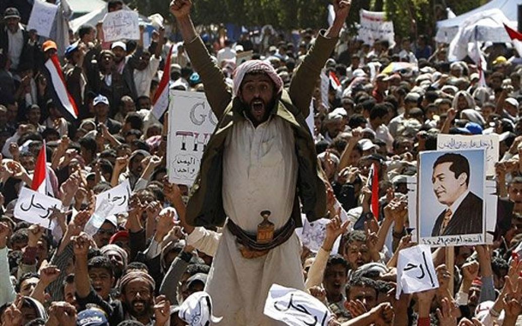 Ємен, Сана. Єменські демонстранти вигукують гасла, які закликають до повалення президента Алі Абдалли Салеха, під час багатотисячного антиурядового мітингу в столиці країни Сані. / © AFP