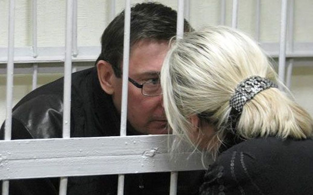 Дружина заарештованого екс-міністра внутрішніх справ Юрія Луценка боїться, що у в&#039;язниці її чоловіка можуть вбити. / © УНІАН