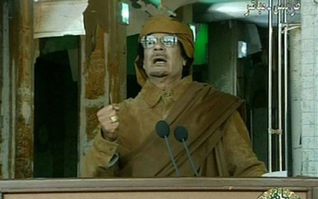 Лівійська Арабська Джамахірія, Тріполі. Лідер Лівійської Джамахірії Муаммар Каддафі виступив з телезверненням до нації. він заявив, що не може піти з влади, оскільки є "не звичайною людиною або навіть президентом, а лідером революції". / © AFP