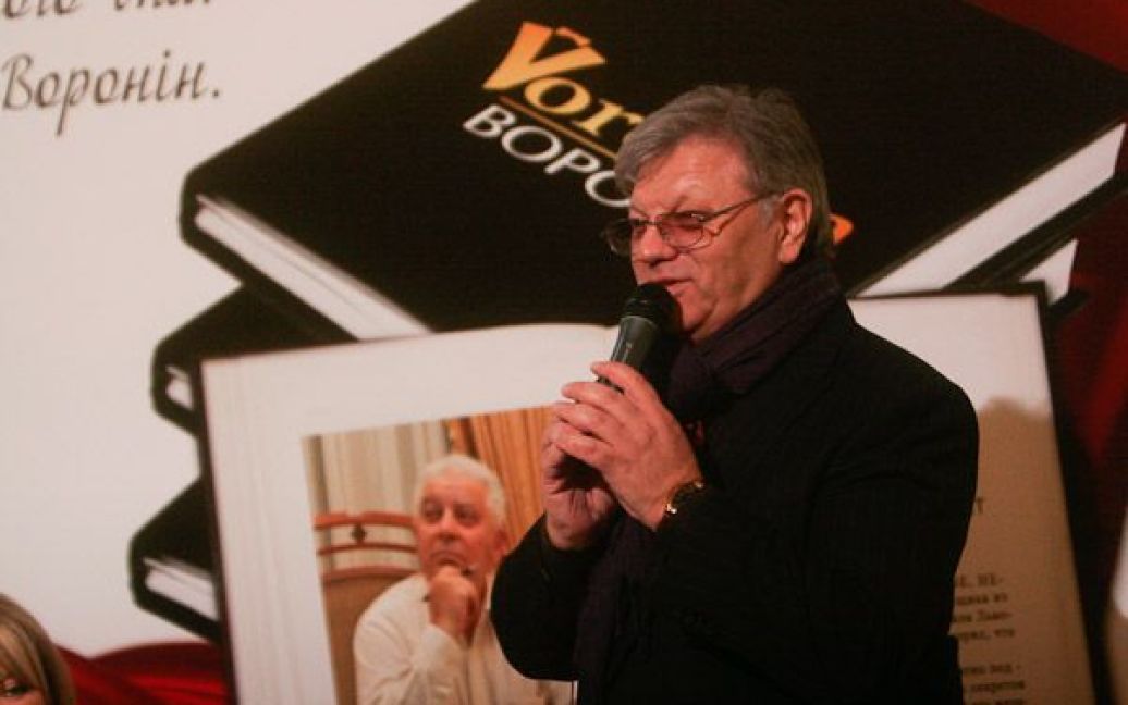 Ілля Ноябрьов під час презентації книги "Voronin" / © Слава Гіріч/ТСН.ua