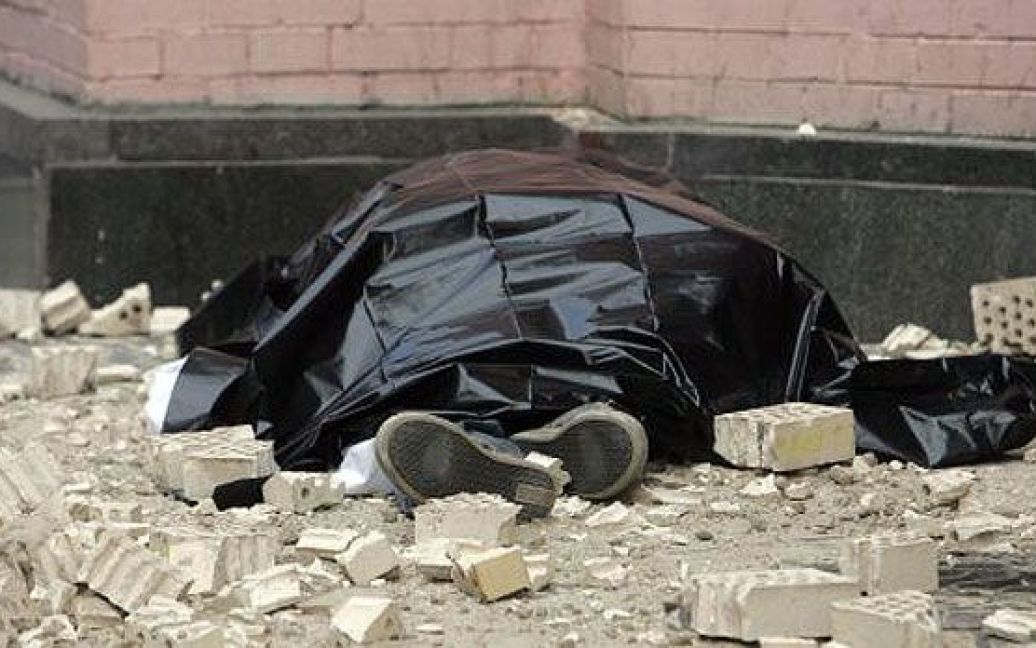 В центрі Києва у готелі "Козацький" обвалилася стіна, внаслідок чого одна людина загинула. / © УНІАН