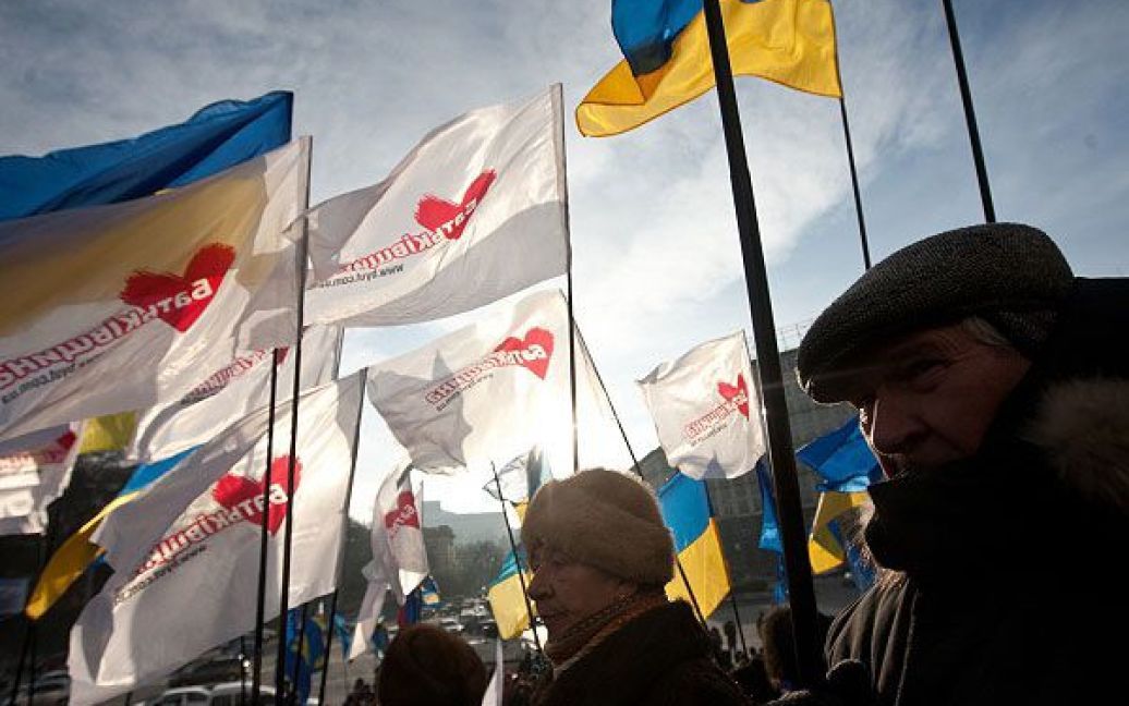 У центрі Києва декілька сотень мітингуючих зібралися на Європейській площі. / © Украинское Фото