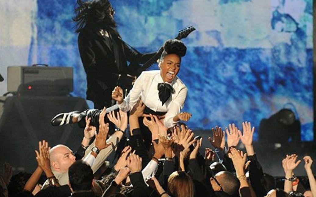 Виступ Джанель Моне на церемонії вручення музичної премії Grammy Awards 2011. / © AFP