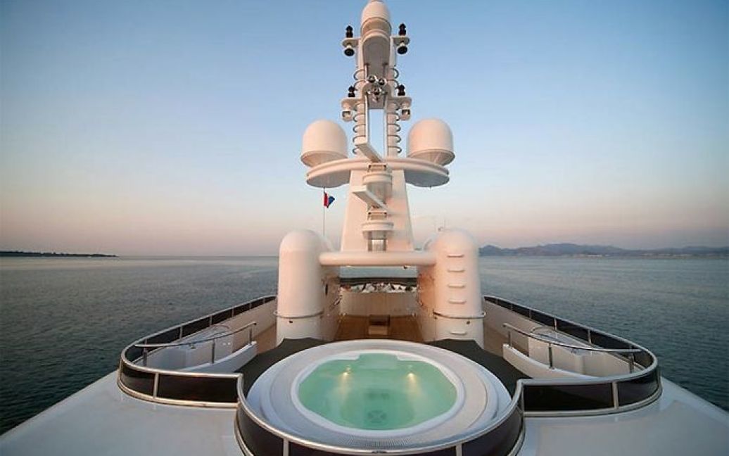 Судно було побудовано на замовлення якогось італійського бізнесмена, чиє ім&#039;я не називається, і спущено на воду в 2009 році. / © superyachts.com