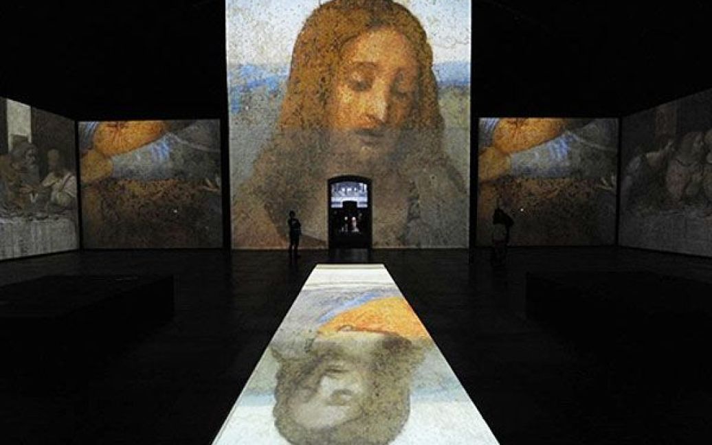 США, Нью-Йорк. Прес-показ мультимедійної виставки британського художника Петра Грінуея, присвяченій творінням Леонардо да Вінчі. / © AFP
